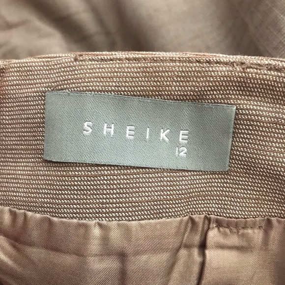 Suiting Skirt with pocket and belt buckles - Picture 3 of 10